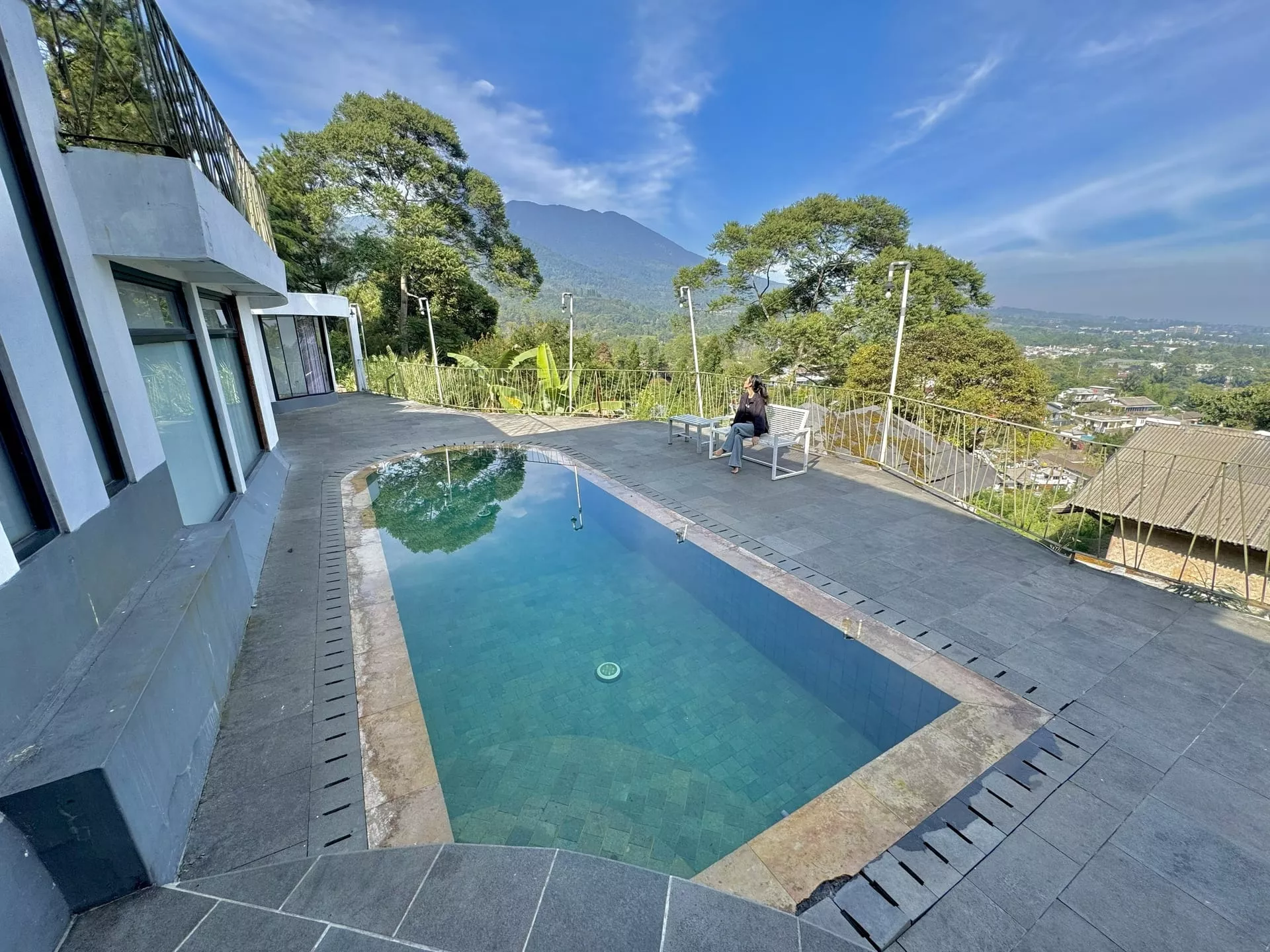 Villa Kaca 2